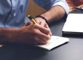 Jak napisać profesjonalne CV bez dużego doświadczenia zawodowego? sopocka.edu.pl - 189-jak-napisac-profesjonalne-cv-bez-duzego-doswiadczenia-zawodo.webp