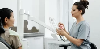 Jak znaleźć dentystę, który zapewnia bezbolesne leczenie? piotrowscybejnarowicz.pl - 039-jak-znalezc-dentyste-ktory-zapewnia-bezbolesne-leczenie.webp